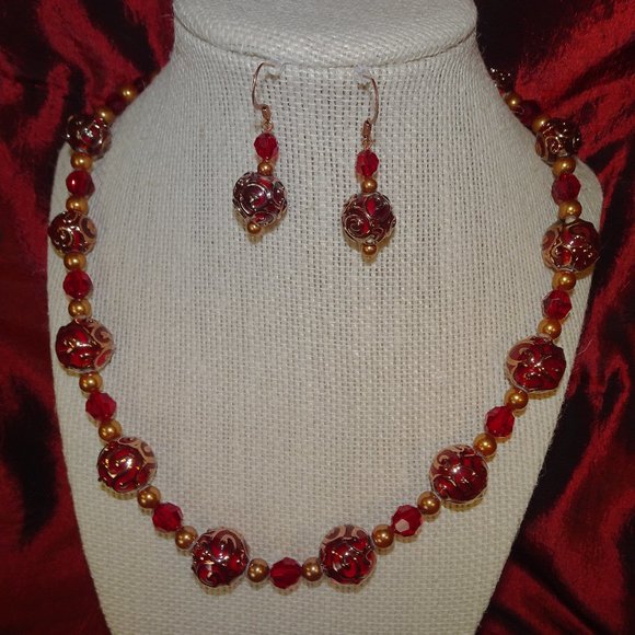 Handcrafted artisanal necklace & earring set in deepest red - Bold Version - Picture 5 of 7
